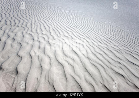 Les motifs de sable de Windblown​ font un paysage surréaliste, parc national de White Sands, Nouveau-Mexique Banque D'Images