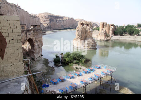 Les tables et les ruines de pont dans Hasankeif, Turquie Banque D'Images