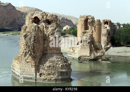 Ruines du pont de pierre en Hasankeif soutien, Turquie Banque D'Images