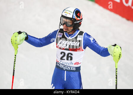 ZAGREB, CROATIE - 3 janvier 2018 : Manuela Moelgg de lir sur la ligne d'arrivée au cours de l'AUDI FIS Alpine Ski World Cup Slalom Femmes, Snow Queen Trophée Banque D'Images