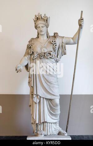 Naples. L'Italie. Athéna Farnèse sculpture, copie romaine après un original grec de l'école de Phidias. Museo Archeologico Nazionale di Napoli. Banque D'Images