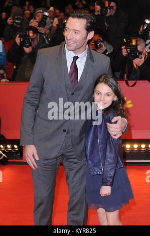 Hugh Jackman & Dafne Keen assister à la 67e Berlinale International Film Festival Première de Logan à l'hôtel Grand Hyatt de Berlin © Paul Treadway Banque D'Images