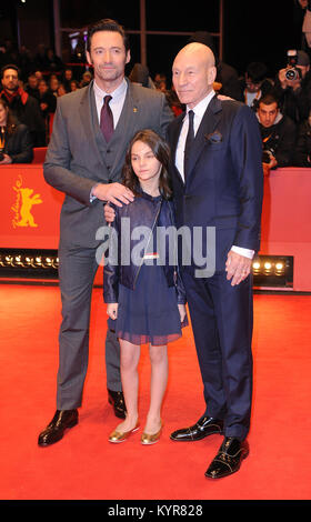 Hugh Jackman, Patrick Stewart & Dafne Keen assister à la 67e Berlinale International Film Festival Première de Logan à Berlin, Allemagne. © Paul Treadway Banque D'Images