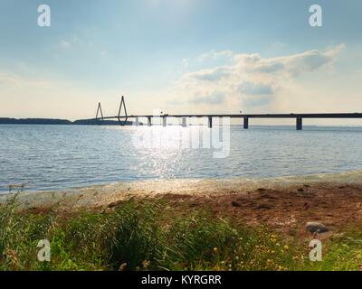 Les îles Féroé (pont danois : Farobroerne). Les deux ponts routiers se connecter les îles de Falster et Nouvelle-zélande au Danemark, photo prise à partir de l'île de Faro. Banque D'Images