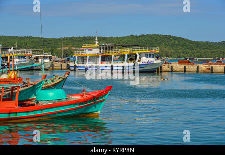 Phu Quoc, Vietnam - Dec 7, 2017. Bateaux au Port de Duong Dong Phu Quoc, Vietnam. Phu Quoc est une île au large de la côte du Cambodge dans le golfe de Thaïlande Banque D'Images