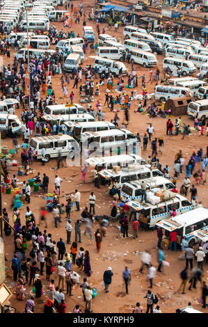 Vue aérienne de l'ancien parc, taxi ou mini-bus station, Kampala, Ouganda Banque D'Images