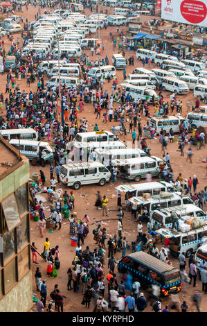 Vue aérienne de l'ancien parc, taxi ou mini-bus station, Kampala, Ouganda Banque D'Images