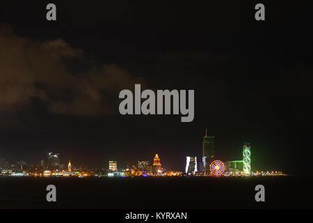 Skyline at night-ville de Batoumi, en Géorgie, une célèbre station balnéaire sur la côte de la Mer Noire Banque D'Images