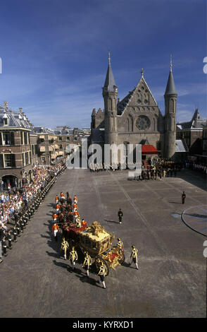 Les Pays-Bas. Den Haag. Reine des tours en autocar d'or le 3ème mardi de septembre. Inauguration de l'ouverture de la nouvelle année parlementaire. Banque D'Images