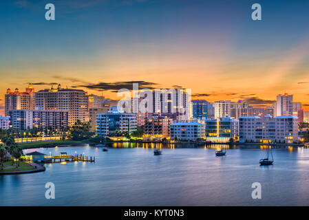 Sarasota, Floride, USA sur le centre-ville sur la baie. Banque D'Images