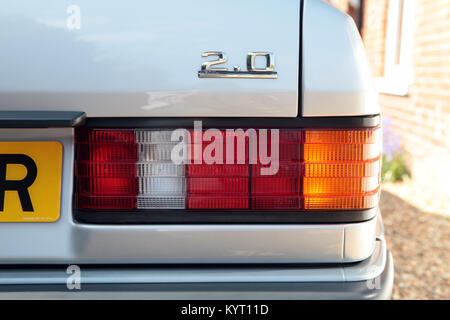 Un exemple de 1993 Mercedes Benz 190e. Close up image détaillée de la lumière arrière cluster. UK 2017. Banque D'Images