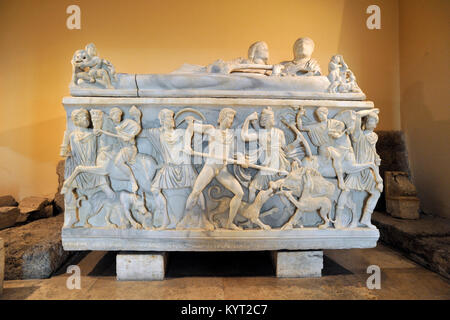 Italie, Rome, musées du Capitole, Musei Capitolini, Palazzo dei Conservatori, chambre de Horti Tauriani et Vettiani, sarcophage romain de sanglier de Calydonien Banque D'Images