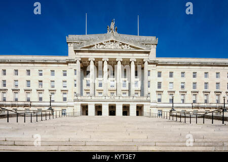 Étapes conduisant à des édifices du Parlement, de Stormont, à Belfast, accueil de l'Assemblée d'Irlande du Nord. Banque D'Images