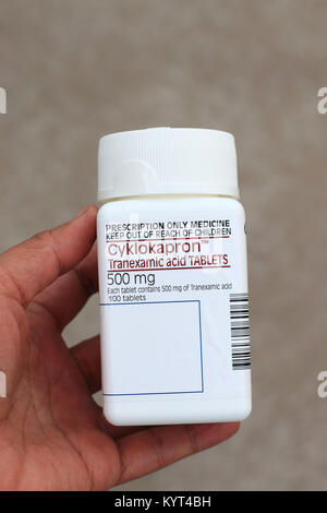 Le Cyklokapron tranexamic acid 500mg comprimés isolés Banque D'Images