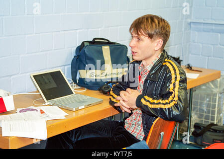 Alex Kapranos de Franz Ferdinand interviewé backstage , Düsseldorf, Allemagne, Europe. Banque D'Images