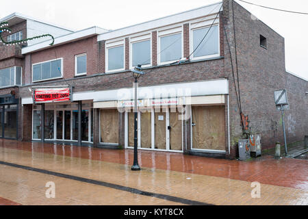 Atelier fermé dans la rue commerçante de la ville de Coevorden, Pays-Bas Banque D'Images