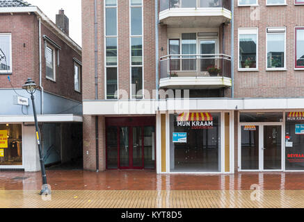 Atelier fermé dans la rue commerçante de la ville de Coevorden, Pays-Bas Banque D'Images