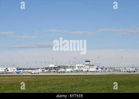 Line up, lineup, différentes compagnies aériennes, position parking, jeu, Satellite, Terminal 2, avion, avion, avion, compagnies aériennes, l'aéroport de Munich, Banque D'Images