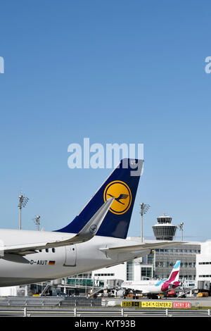 Line up, lineup, différentes compagnies aériennes, position parking, parking gratuit, jeu, Terminal 2, Tour, MAC, avion, avion, avion, compagnies aériennes, l'aéroport de Munich, Banque D'Images