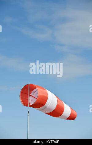 Sock, girouette, vent, tempête, temps de vol, les conditions, la force de tempête, la direction du vent, de l'indicateur, la nature, l'aéroport de Munich, Banque D'Images