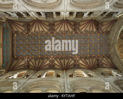 Cathédrale de Peterborough. quatorzième siècle plafond en bois peint de la quire et presbytère, jusqu'à la recherche. Le bleu était la couleur du ciel.repeint Banque D'Images