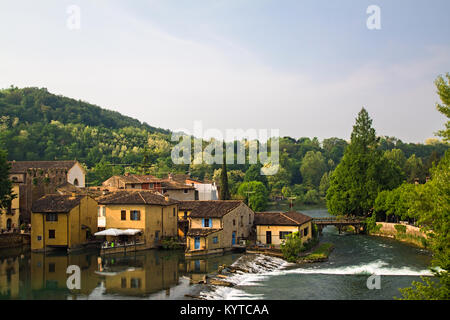 Borghetto di Valeggio, Italie. Banque D'Images