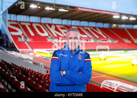 Nouveau Stoke City manager Paul Lambert pose au cours de la conférence de presse de Bet365, stade Stoke. Banque D'Images