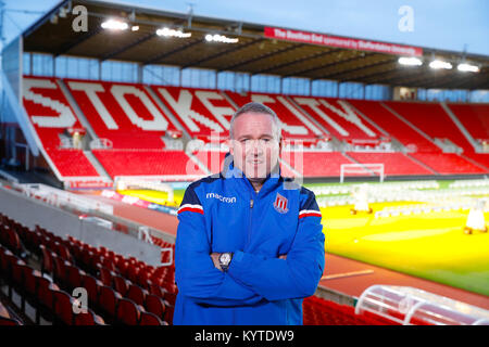 Nouveau Stoke City manager Paul Lambert pose au cours de la conférence de presse de Bet365, stade Stoke. Banque D'Images