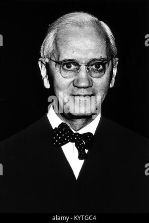Sir Alexander Fleming (1881-1955), le savant écossais célèbre pour la découverte de la pénicilline. Banque D'Images