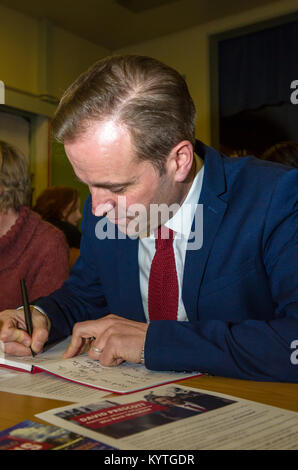 David Prescott conseiller politique de Jemery Corbyn rencontre les membres du parti travailliste. Banque D'Images