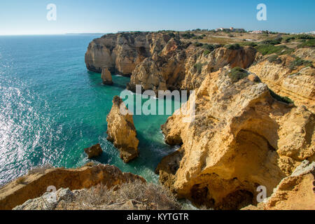 Vue du haut de la falaise à Lagos, Portugal Banque D'Images