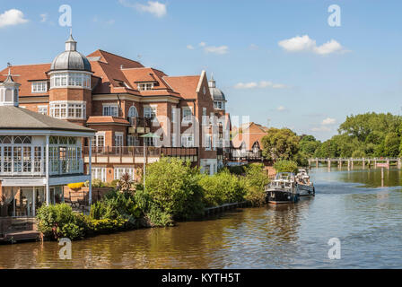 Riverscape sur la Tamise à Eton et Windsor, Berkshire, Angleterre Banque D'Images