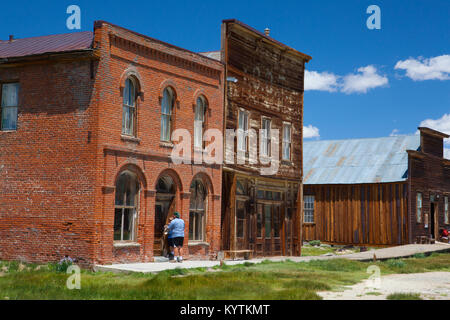 Bodie, CA, USA - 15 juillet 2011 : anciens bâtiments de Bodie, une ville fantôme d'origine de la fin des années 1800. Bodie est une ville fantôme dans les collines à l'est de t Bodie Banque D'Images