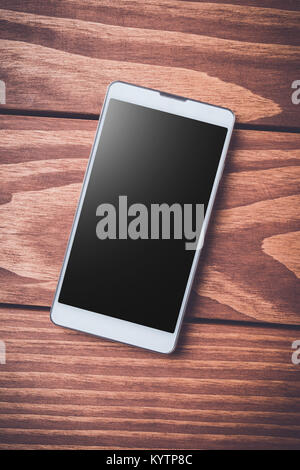 Smartphone sur fond de bois. Vue d'en haut Banque D'Images
