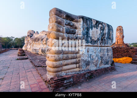 La commission mixte pieds de Bouddha Couché Wat Lokkayasutharam. Ayutthaya, Thaïlande. Banque D'Images