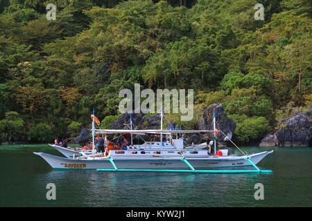 PALAWAN, PHILIPPINES - 1 décembre 2017 : les gens profiter d' île en île de Palawan, aux Philippines. 6 millions de touristes étrangers ont visité les Philippines en 2 Banque D'Images