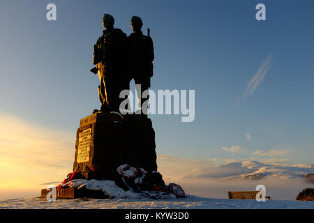 Spean Bridge mémorial Commando baignée de soleil d'hiver dans les highlands écossais Banque D'Images