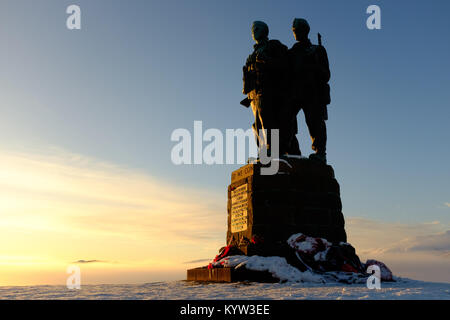 Spean Bridge mémorial Commando baignée de soleil d'hiver dans les highlands écossais Banque D'Images