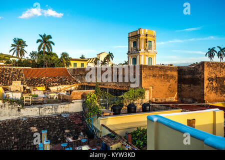 Streetview de Trinidad Cuba, journée ensoleillée, beaux bâtiments- Banque D'Images