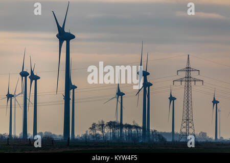 L'énergie éolienne, l'usine ferme éolienne en Frise orientale, Basse-Saxe, Allemagne du Nord, Banque D'Images