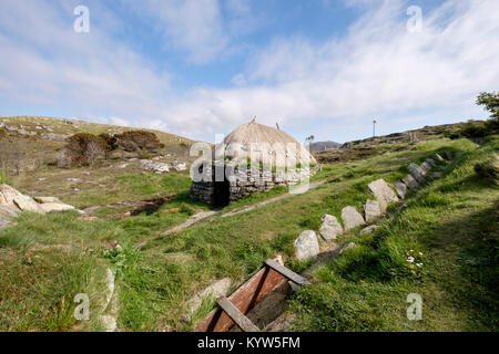 Reconstruit à l'âge de fer Shawbost Four scandinave avec cours d'eau pour l'usine. Siabost, Isle Of Lewis, Western Isles, îles Hébrides, Ecosse, UK, Grande-Bretagne Banque D'Images