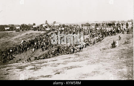 Prisonniers des Confédérés à Belle Plaine Landing, Va., capturé avec la division de Johnson, 12 mai 1864 Banque D'Images