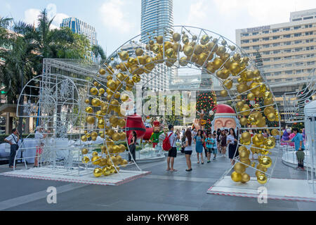 Bangkok Thaïlande, centre commercial du monde central décoré pour Noël Banque D'Images