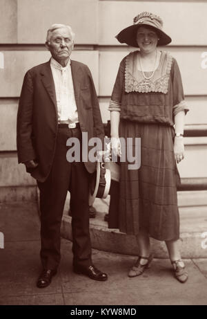 Asa Griggs Candler (1851-1929), fondateur de l'entreprise Coca-Cola, et sa femme Lucy Elizabeth Howard dans une photographie de 1923. (USA) Banque D'Images