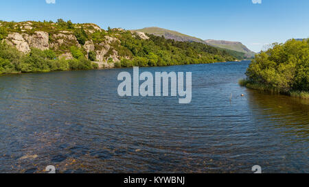 Vue sur Llyn Padarn près de Llanberis, vu de Brynrefail, Gwynedd, Pays de Galles, Royaume-Uni Banque D'Images