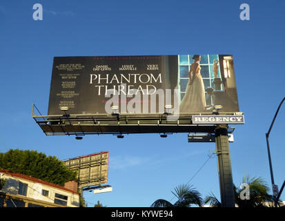 LOS ANGELES, CA - le 16 janvier : une vue générale de l'atmosphère de 'Phantom' Thread sur panneau Sunset Boulevard à Los Angeles, Californie. Photo de Barry King/Alamy Live News Banque D'Images