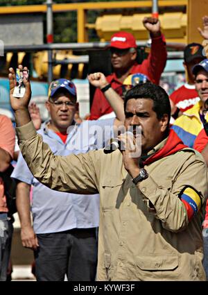 5 avril 2013 - Maracay, Aragua, Venezuela - Avril 05, 2013. Nicolas Maduro, candidat officiel du gouvernement visite la ville Maracay sa campign par la présidence. Photo : Juan Carlos Hernandez (crédit Image : © Juan Carlos Hernandez via Zuma sur le fil) Banque D'Images