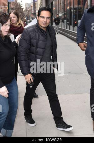 New York, NY, USA. 16 janvier, 2018. Michael Pena, vu à construire ensemble pour promouvoir son nouveau film 12 STRONG dehors et environ pour la célébrité Candids - TUE, New York, NY 16 janvier 2018. Credit : Derek Storm/Everett Collection/Alamy Live News Banque D'Images