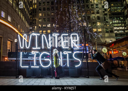 Londres, Royaume-Uni. 16 janvier, 2018. Feux d'hiver installations interactives à Canary Wharf Crédit : Guy Josse/Alamy Live News Banque D'Images