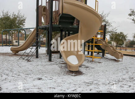 Katy, TX, USA. 16 janvier, 2018. Un parc de la région est couverte de neige et de glace comme temps de gel se déplace dans la région de Katy, TX. John Glaser/CSM/Alamy Live News Banque D'Images